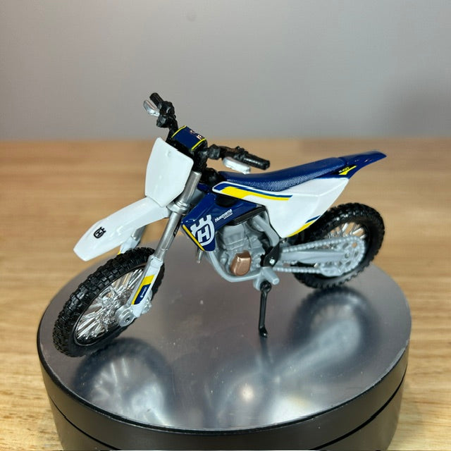 Maisto Toys 1:18 Husqvarna FC 450 Toy Model