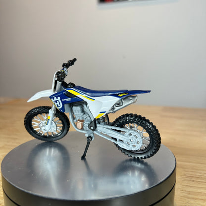 Maisto Toys 1:18 Husqvarna FC 450 Toy Model