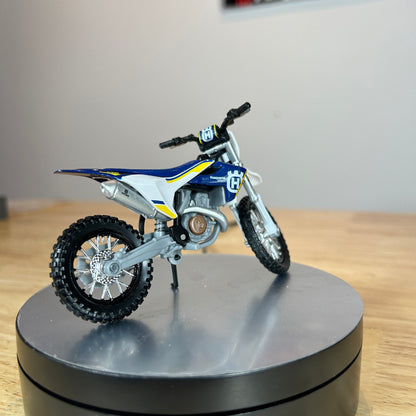 Maisto Toys 1:18 Husqvarna FC 450 Toy Model