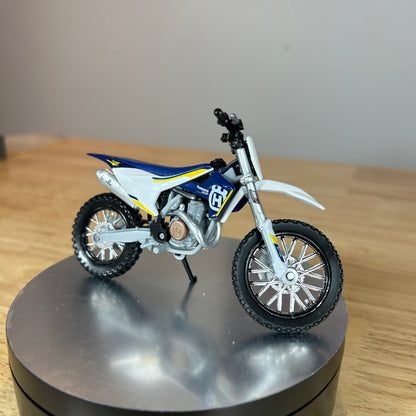 Maisto Toys 1:18 Husqvarna FC 450 Toy Model